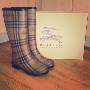 BURBERRY Rainboots - Size 8US (7.5) - Barely worn!
